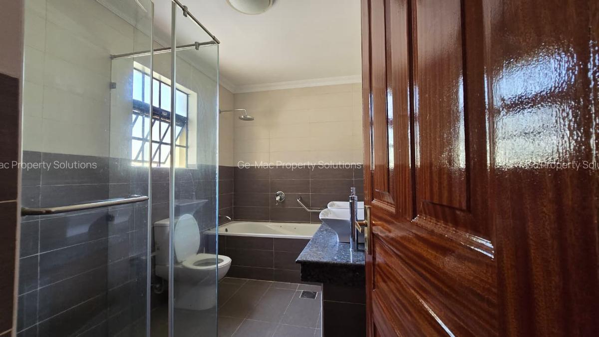 4 Bed House with En Suite in Lavington - 16