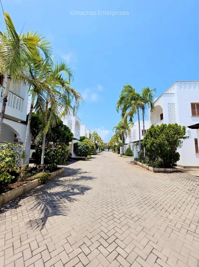 4 Bed Townhouse with En Suite at Greenwood - 5