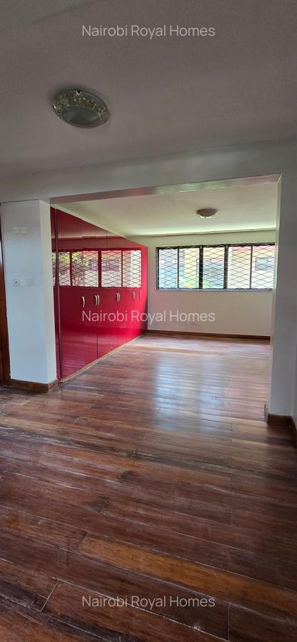 5 Bed Townhouse with En Suite at Off Convent Drive - 10