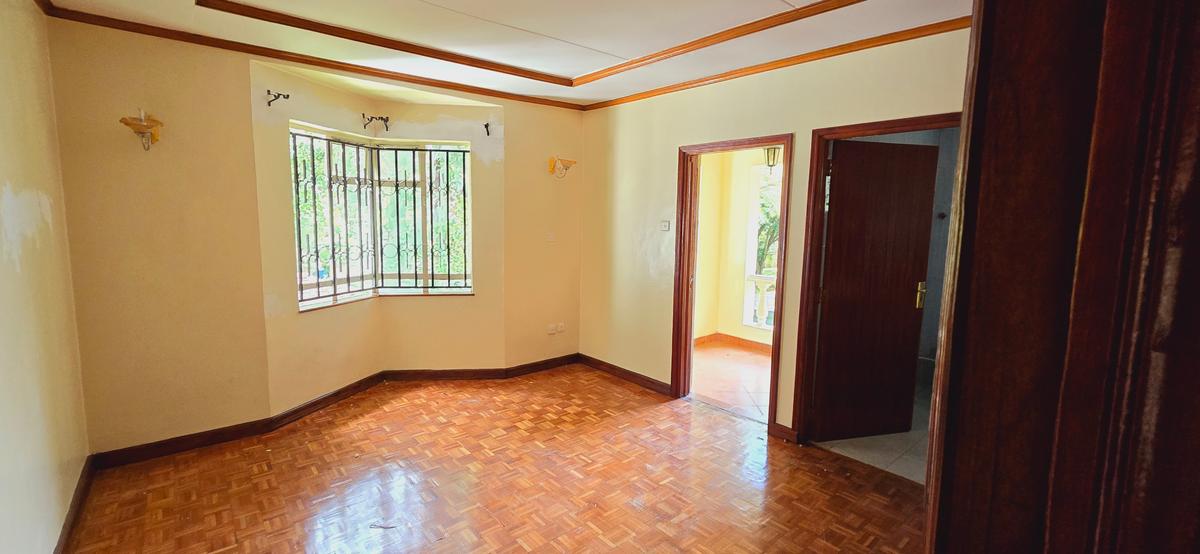 5 Bed Townhouse with En Suite at Mugumo Road - 9