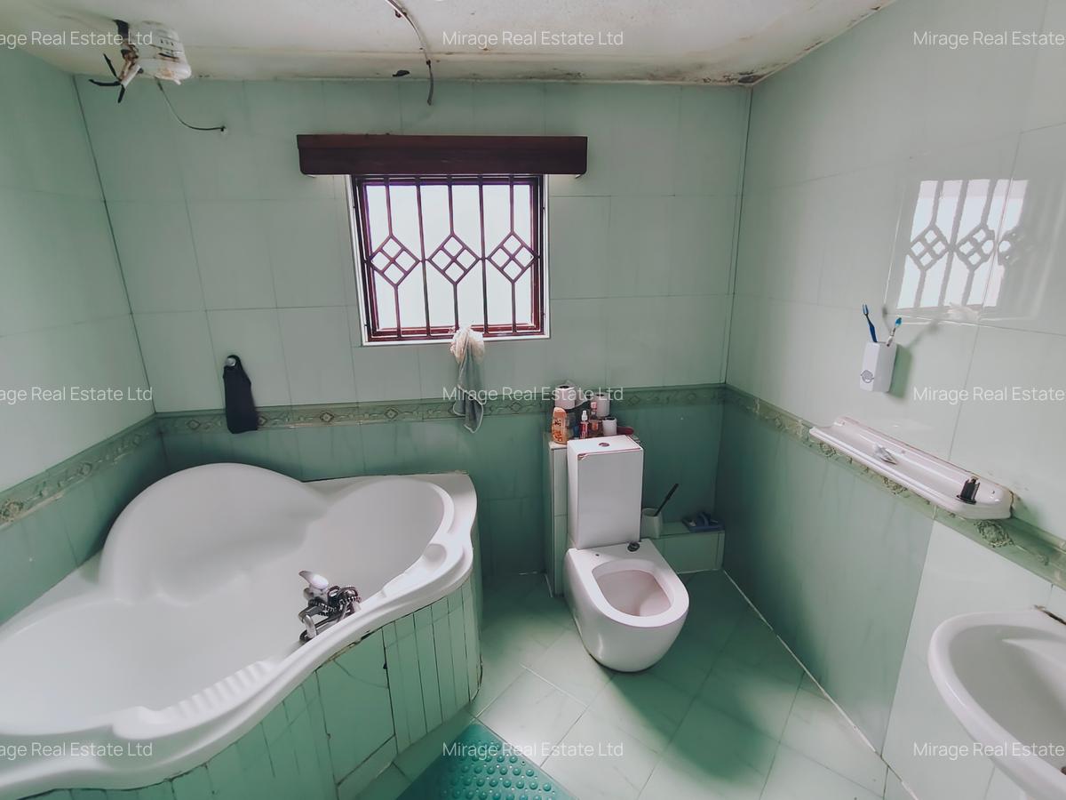 6 Bed House with En Suite in Lavington - 14