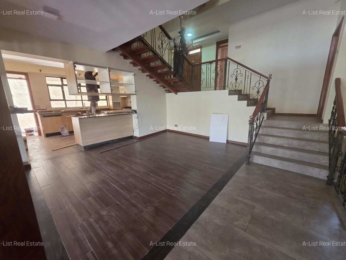 5 Bed Townhouse with En Suite at Convent Drive - 3