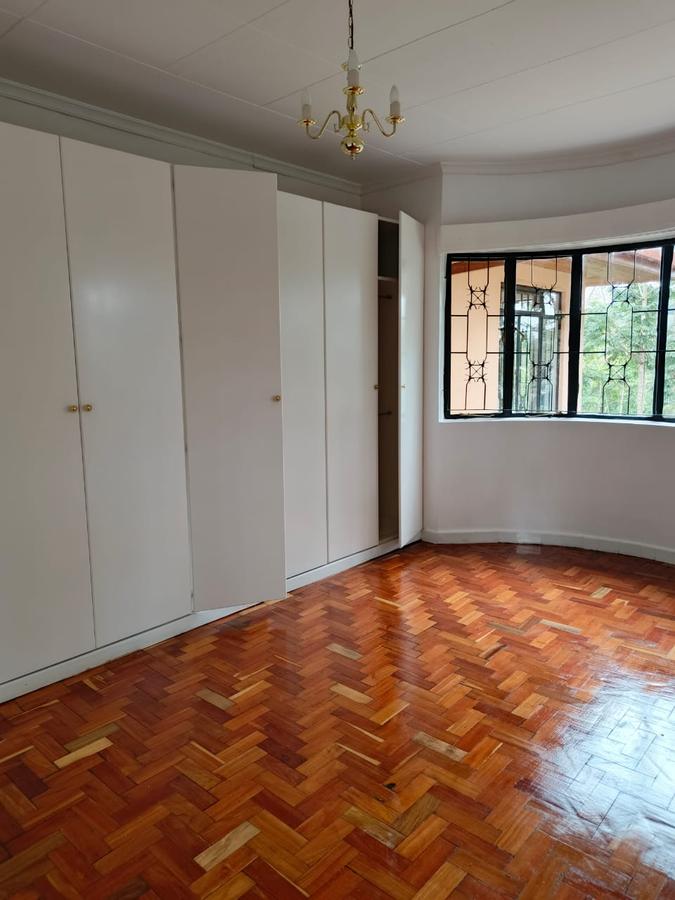 4 Bed Apartment with En Suite at Rosslyn - 16