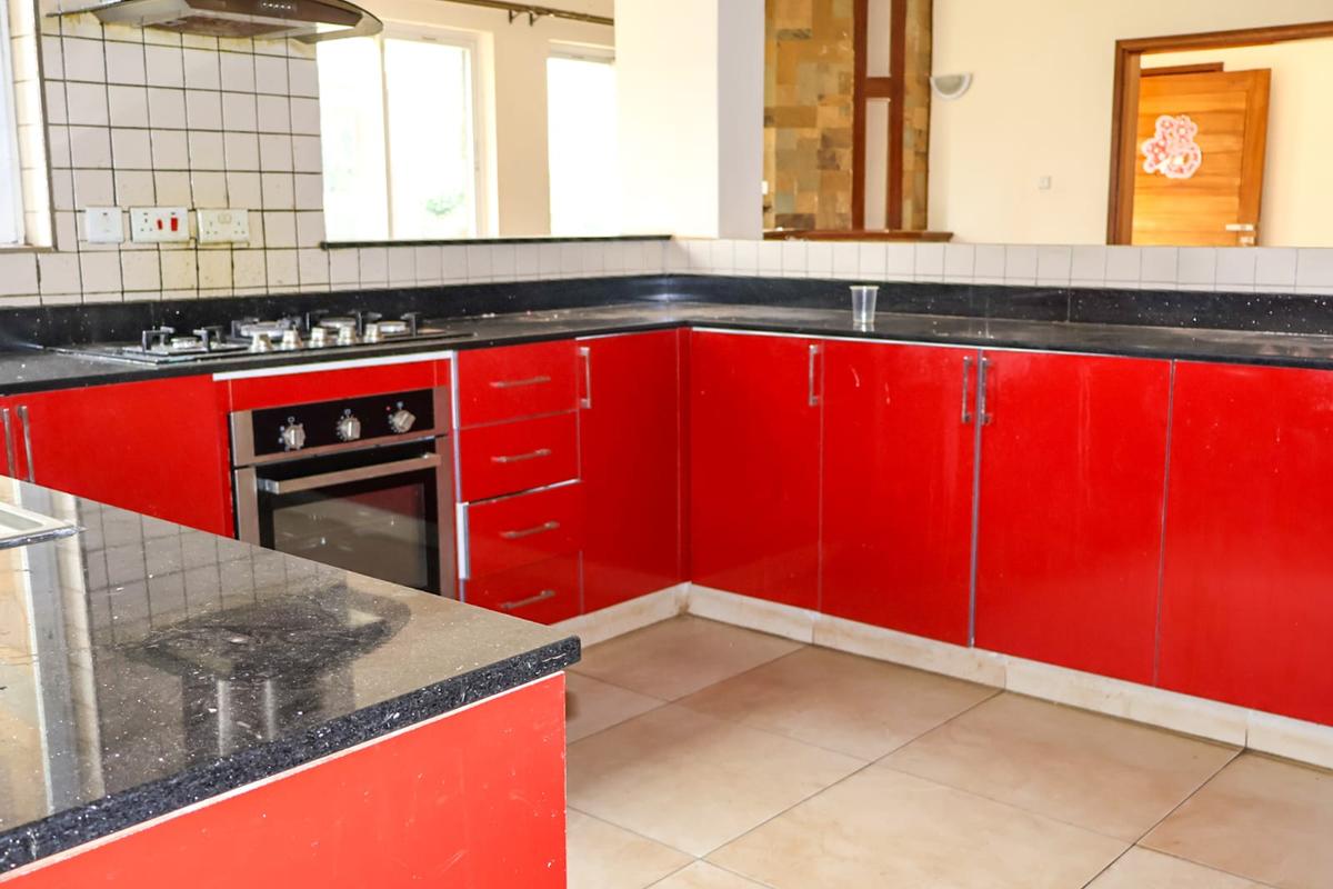 5 Bed Villa with En Suite at Lavington - 14