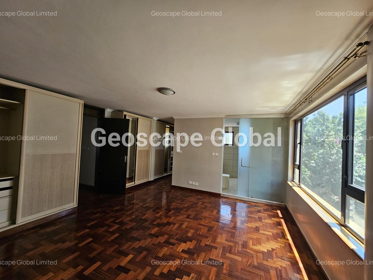 3 Bed Apartment with En Suite in Riverside - 12