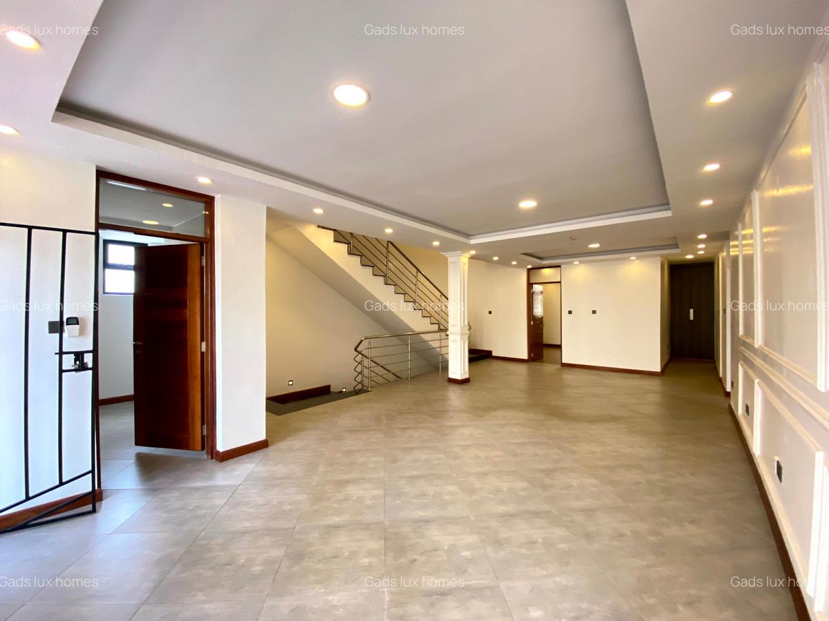 5 Bed Villa with En Suite at Spring Valley - 13