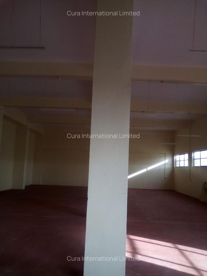 2,700 ft² Office in Industrial Area - 11