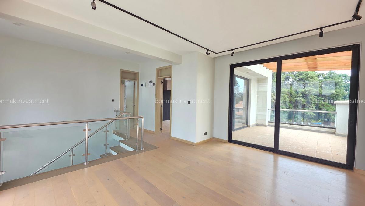 4 Bed Townhouse with En Suite at Lavington Green - 10