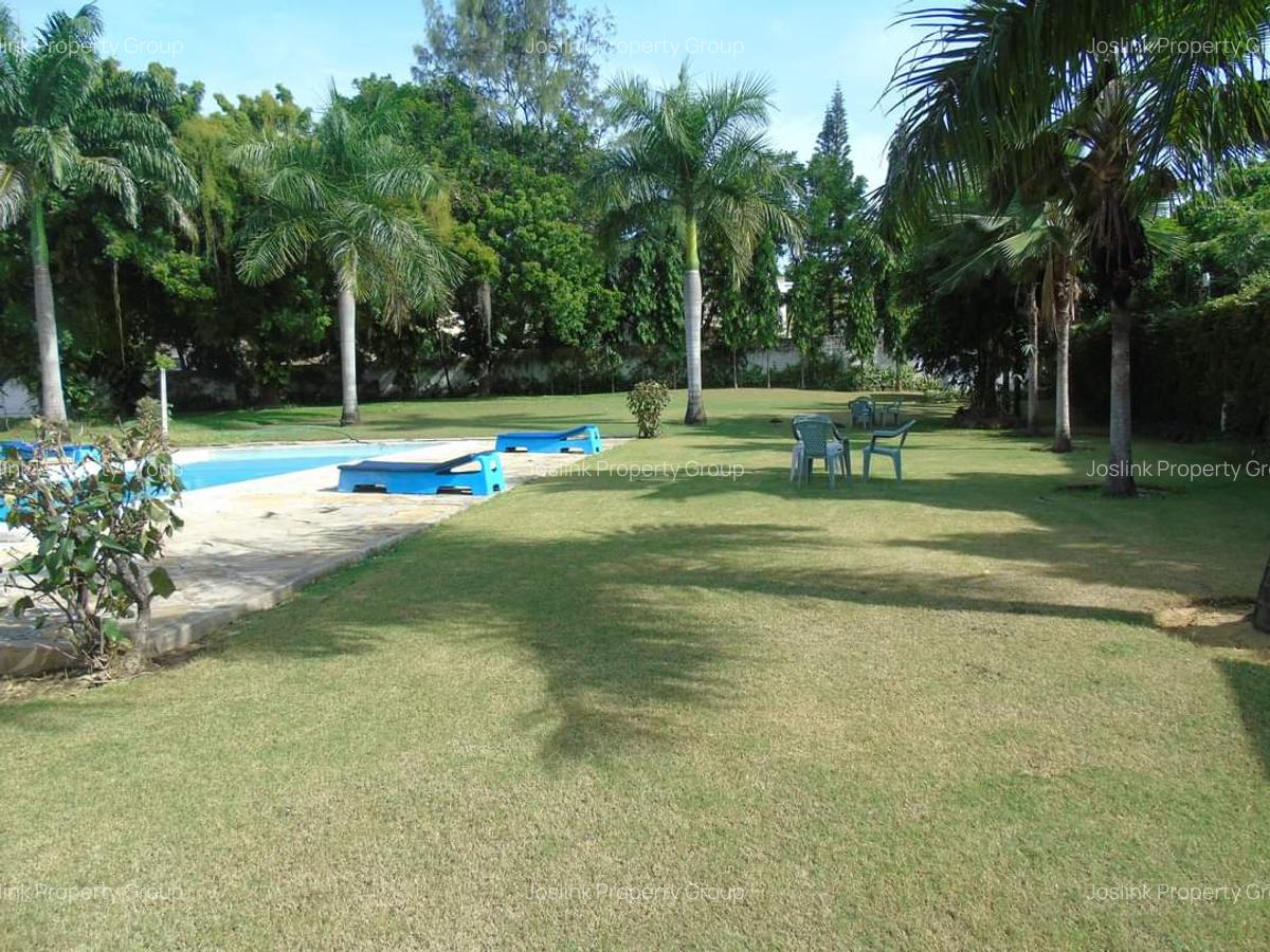 Serviced 3 Bed Apartment with En Suite in Nyali Area - 13