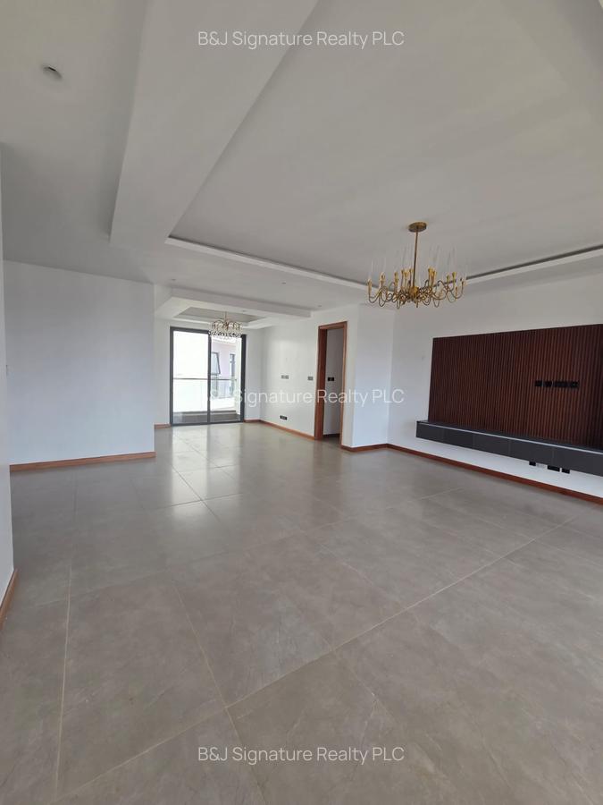 3 Bed Apartment with En Suite in Riverside - 2
