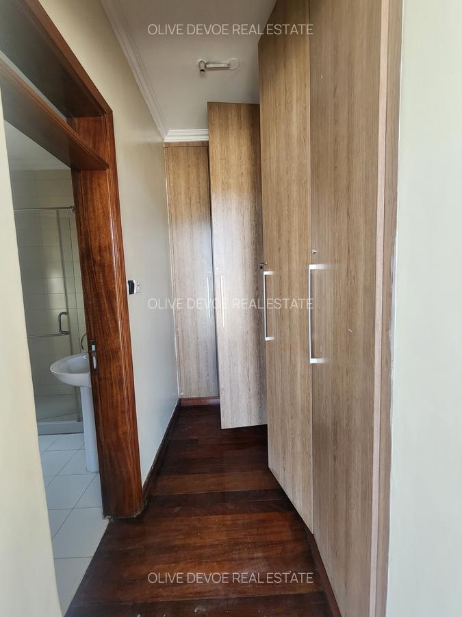 5 Bed Townhouse with En Suite in Lavington - 5