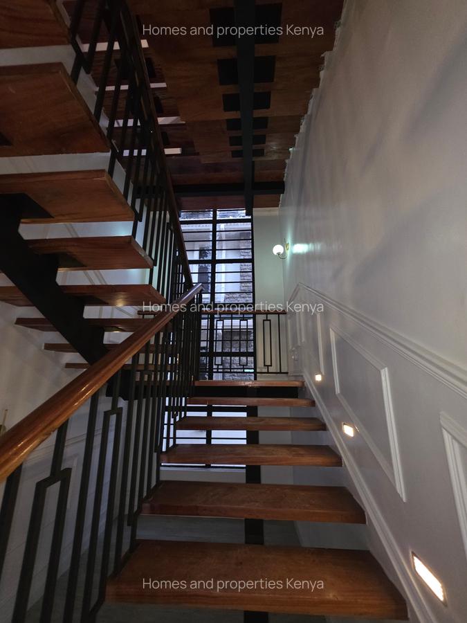 5 Bed Villa with En Suite in Membley - 7