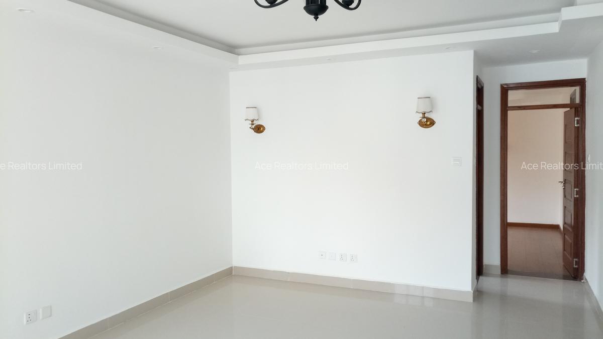 1 Bed Apartment with En Suite at Dennis Pritt Road - 4