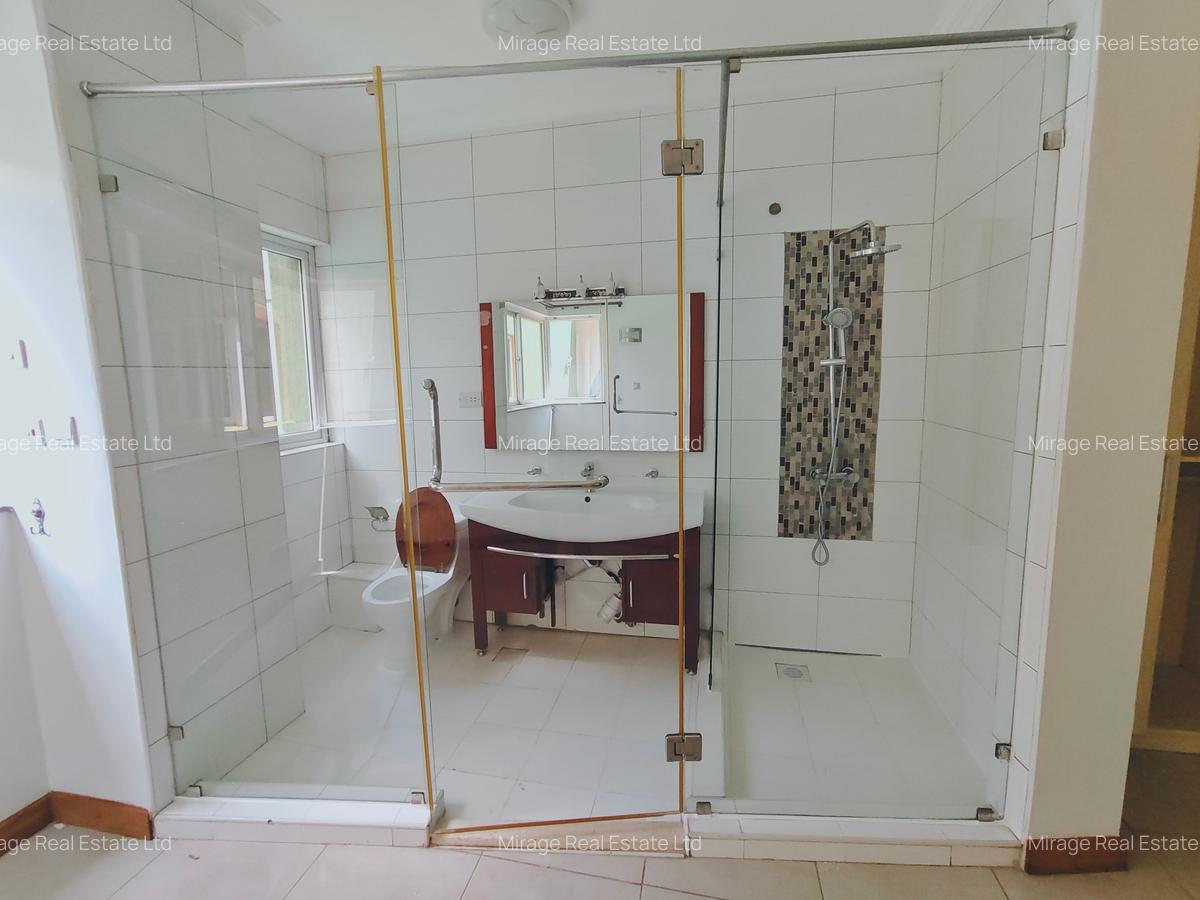 4 Bed Villa with En Suite in Riverside - 9