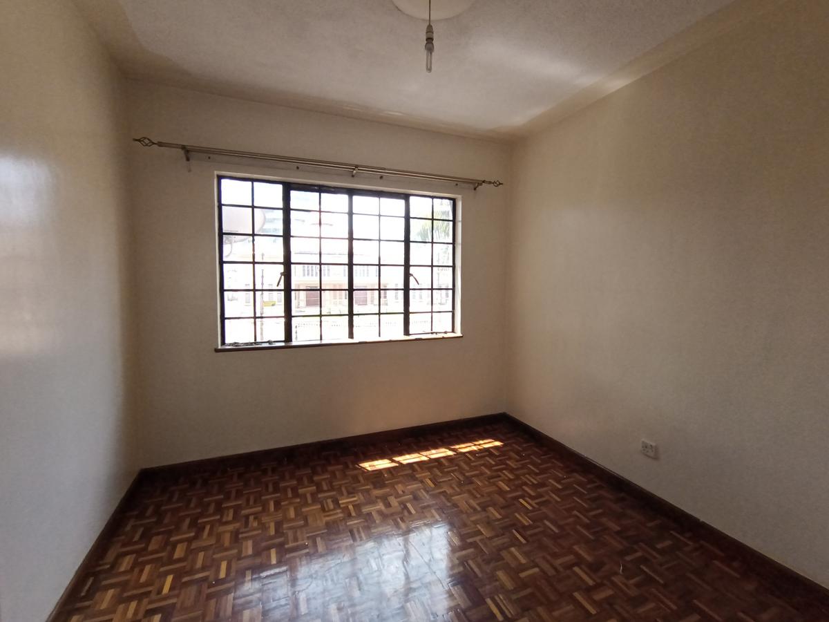 2 Bed Apartment with En Suite at Near Sarit Centre - 11