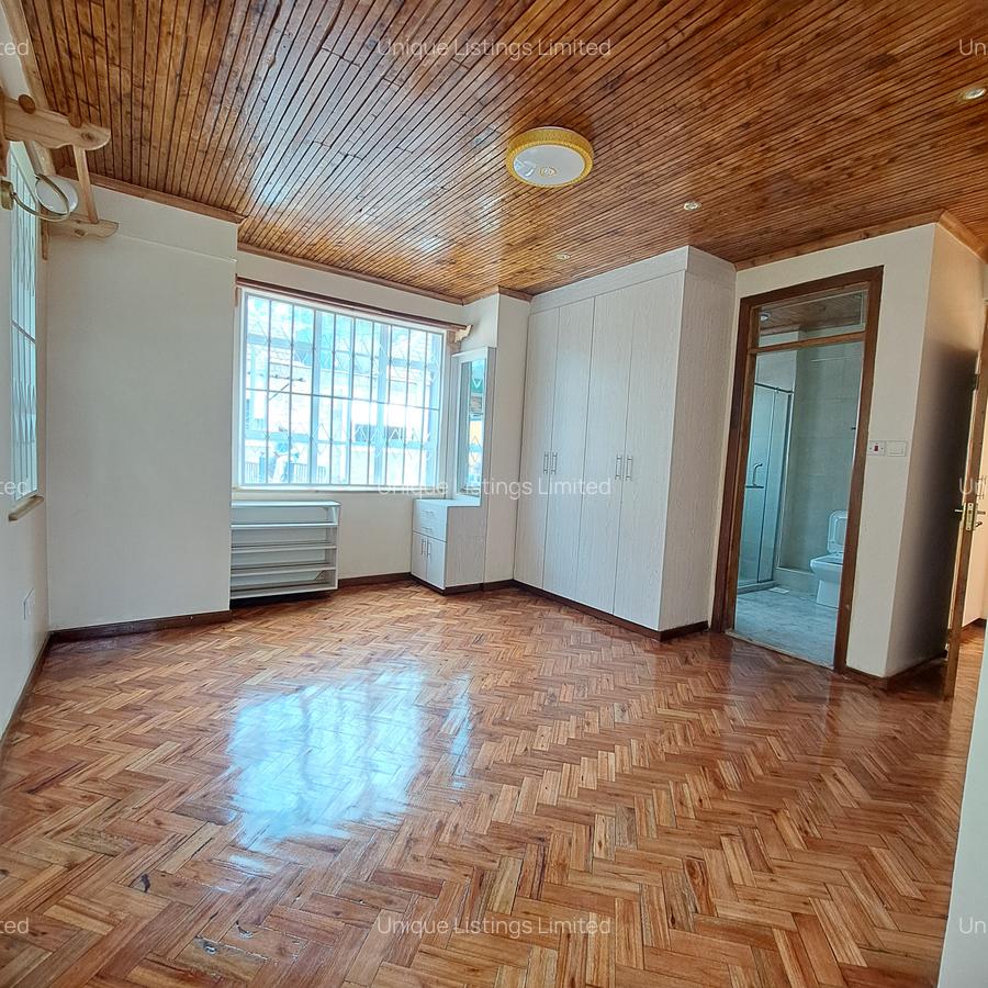 4 Bed Villa with En Suite in Spring Valley - 15