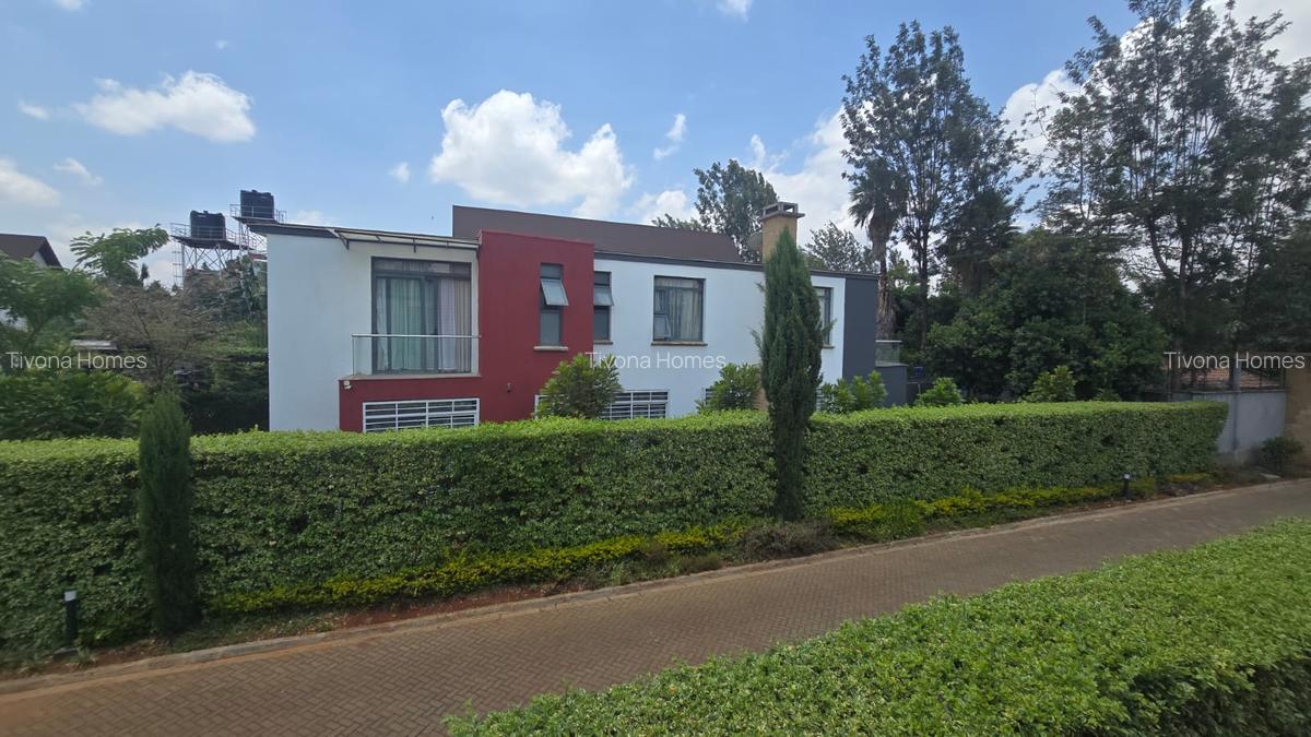 4 Bed House with En Suite in Garden Estate - 2