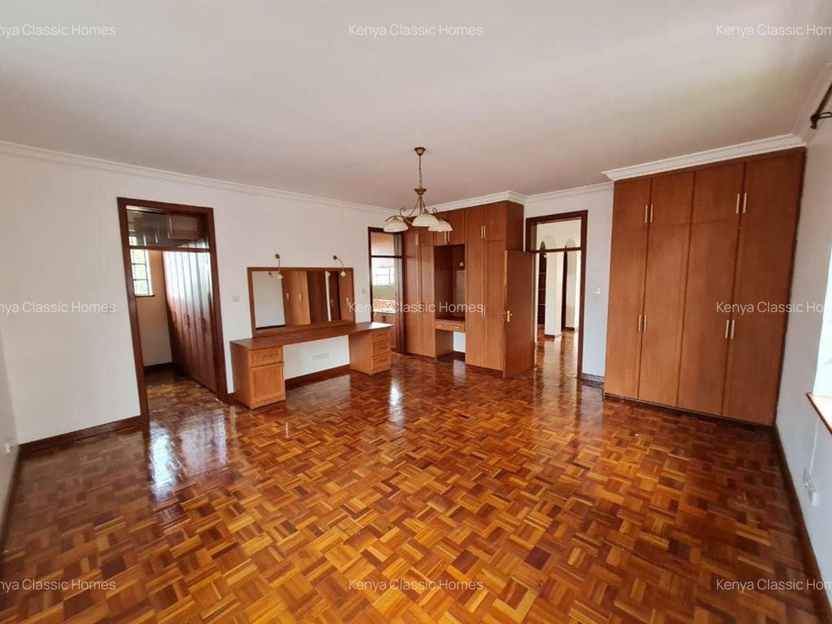 4 Bed Townhouse with En Suite at Lavington - 4