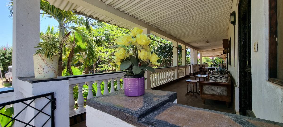 3 Bed House with En Suite at Jumba Ruins - 20