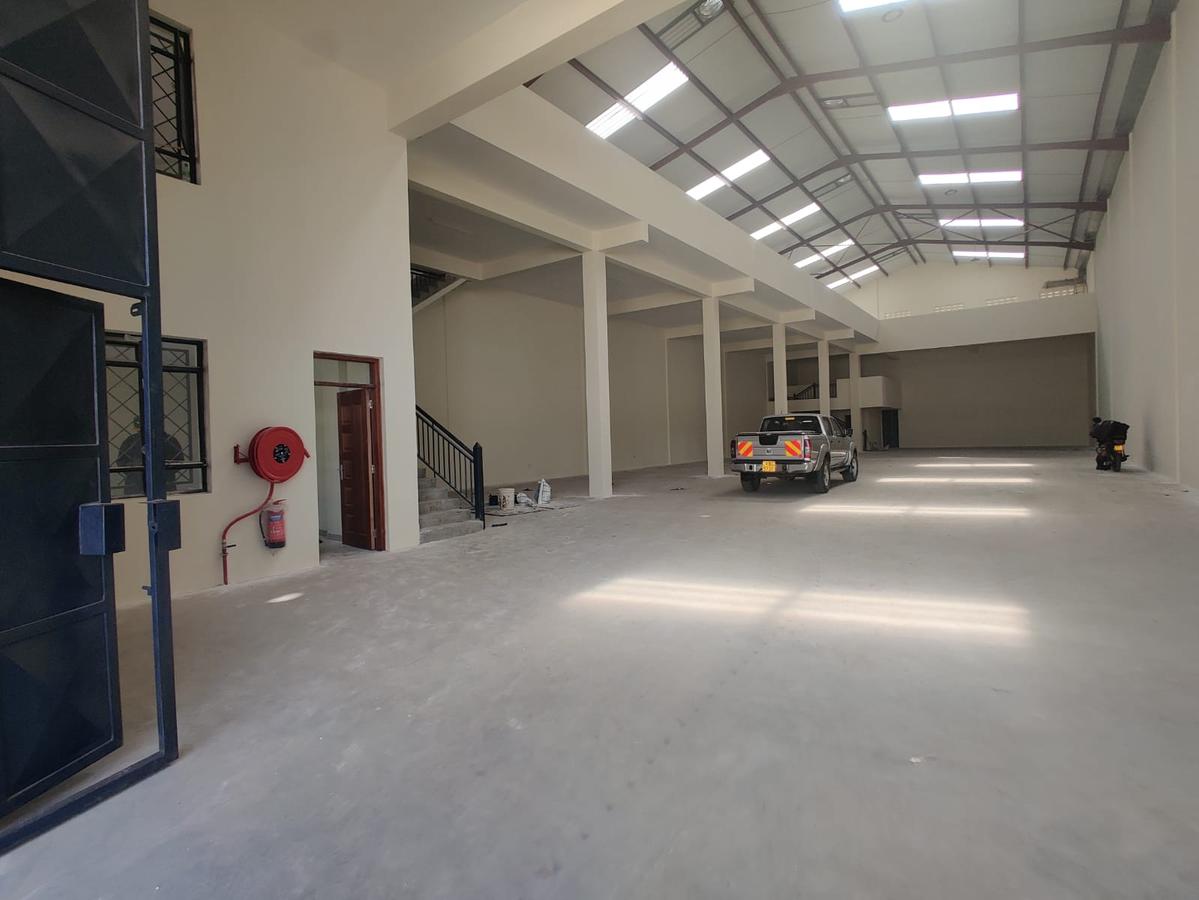 11,691 ft² Warehouse with Parking in Ruaraka - 2