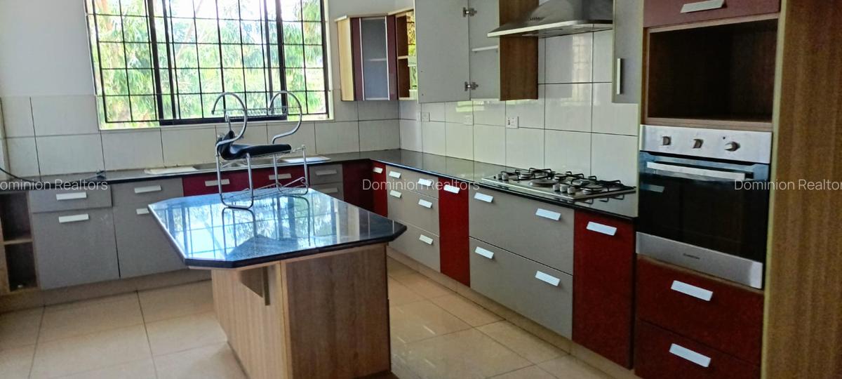 3 Bed Apartment with En Suite in Riverside - 3