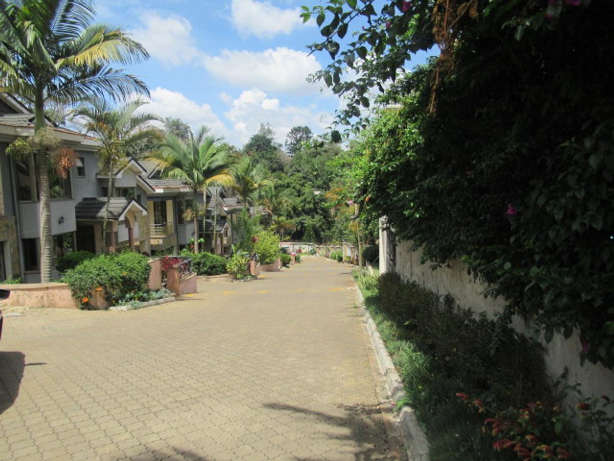 4 Bed Townhouse with En Suite at Westlands - 4