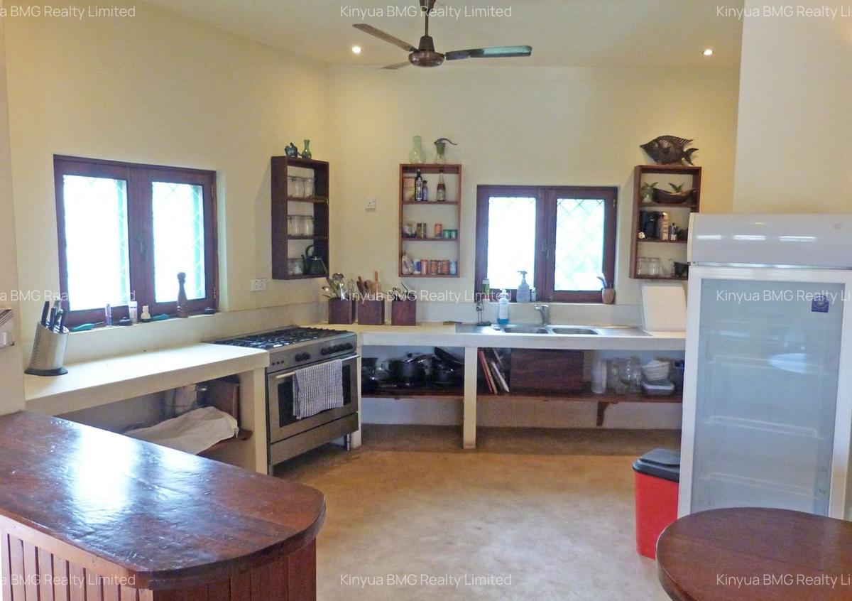 4 Bed Villa with En Suite in Watamu - 11