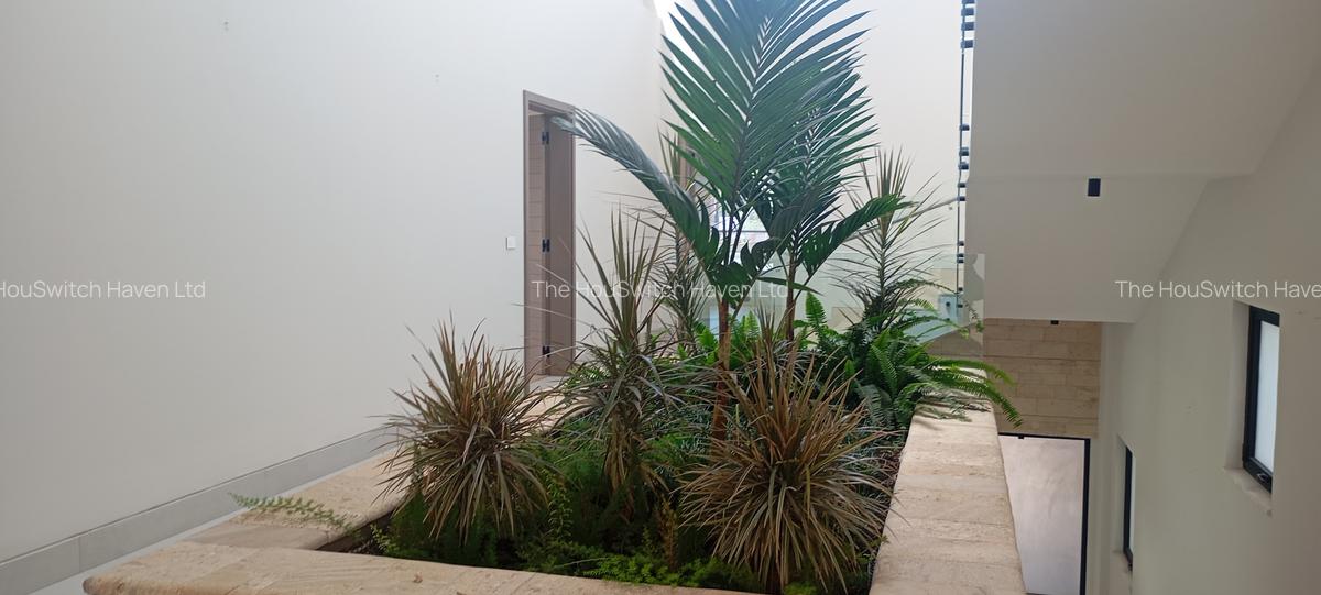 5 Bed Villa with En Suite in Westlands Area - 10