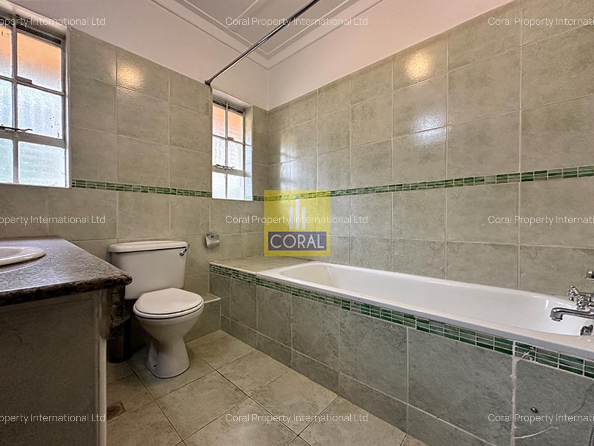 5 Bed House in Rosslyn - 12