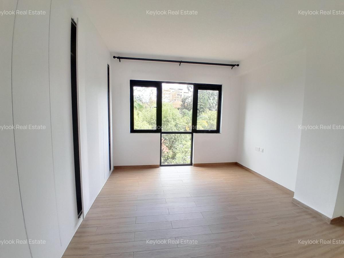 3 Bed Apartment with En Suite at Lavington - 4