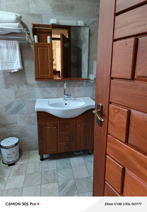 Serviced 1 Bed Apartment with En Suite at Lavington - 4
