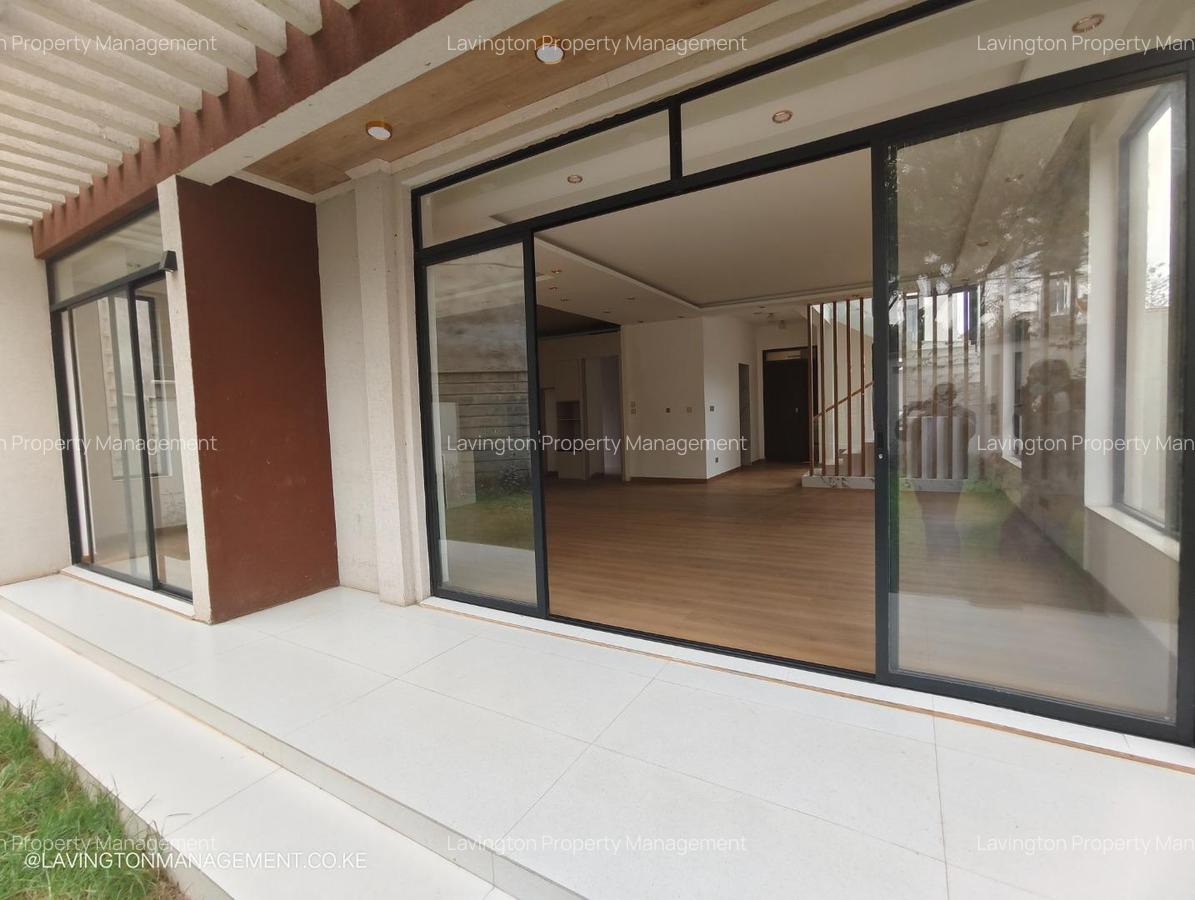 5 Bed Townhouse with En Suite at Lavington Green - 8