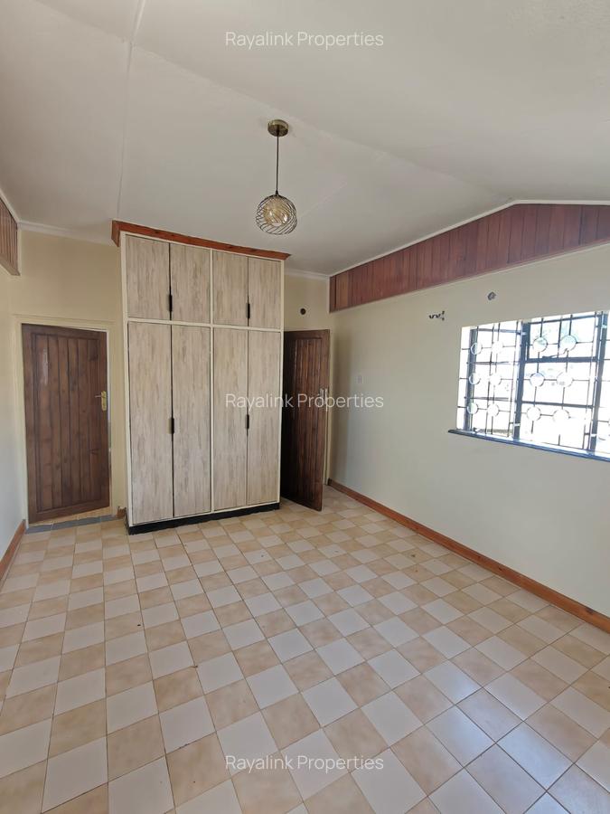 3 Bed Townhouse with En Suite at Kerarapon Road - 12