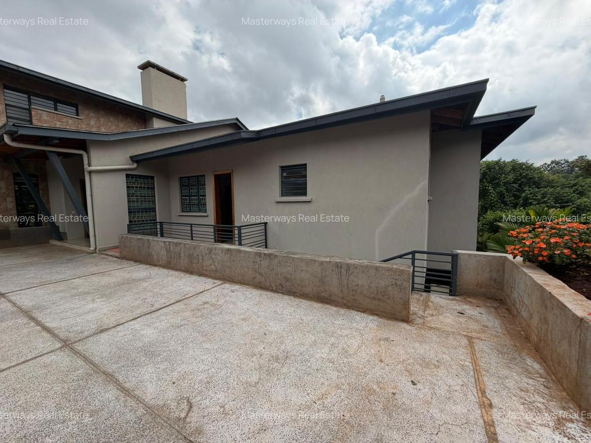 3 Bed House with En Suite in Rosslyn - 2