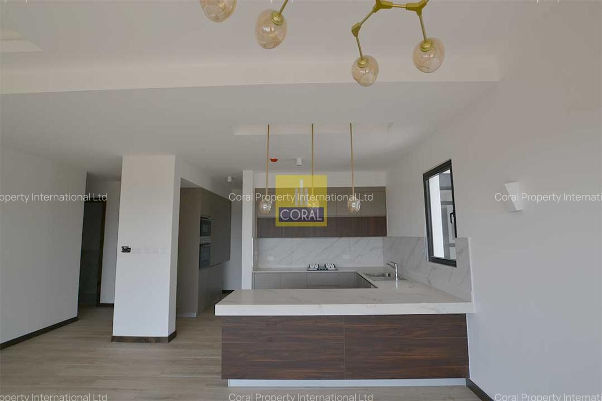 1 Bed Apartment with Swimming Pool in Rosslyn - 2