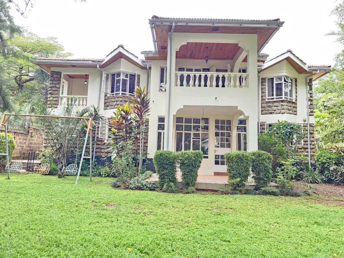 5 Bed House with En Suite in Lavington - 2