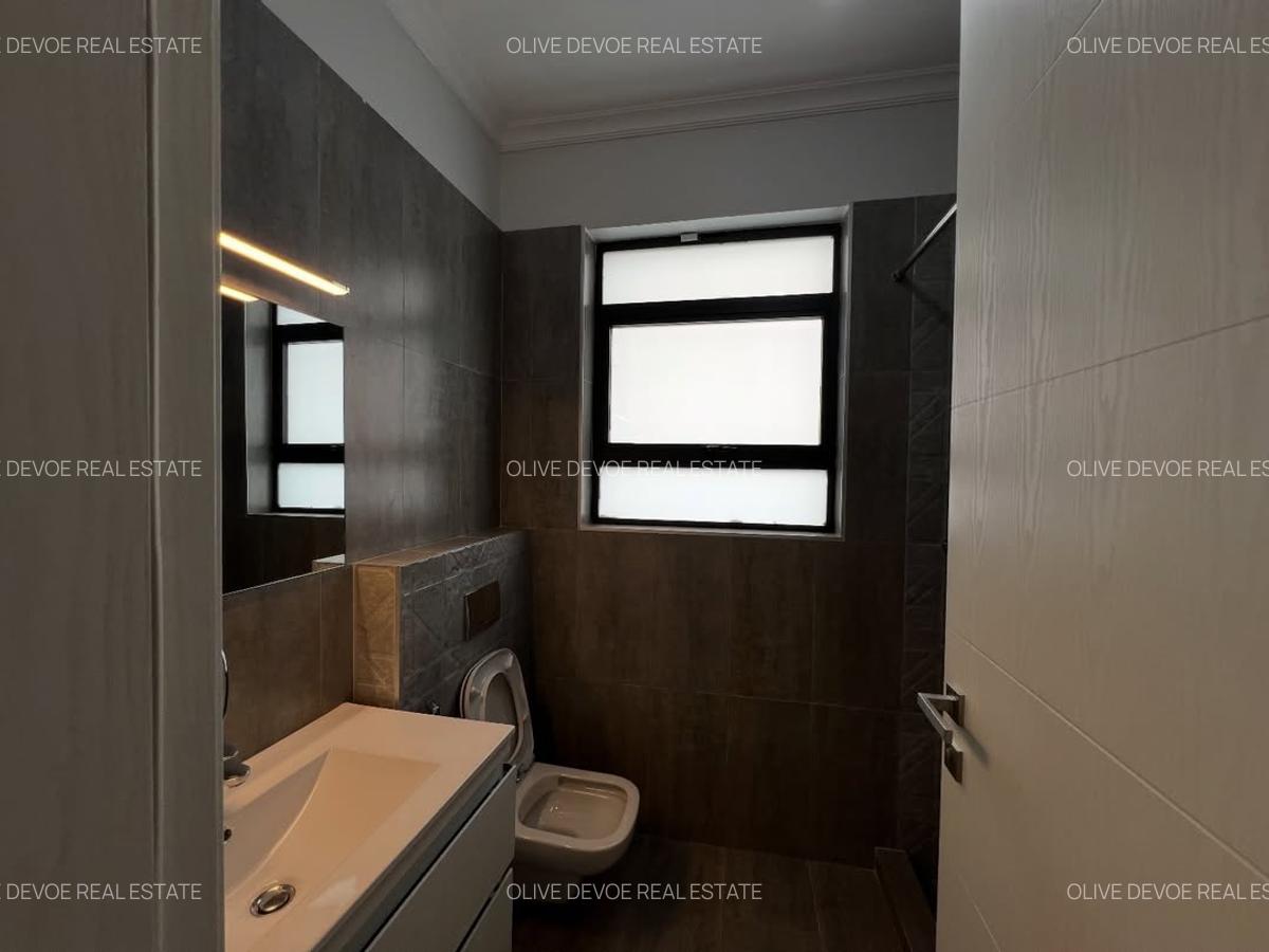 5 Bed Villa with En Suite in Runda - 10