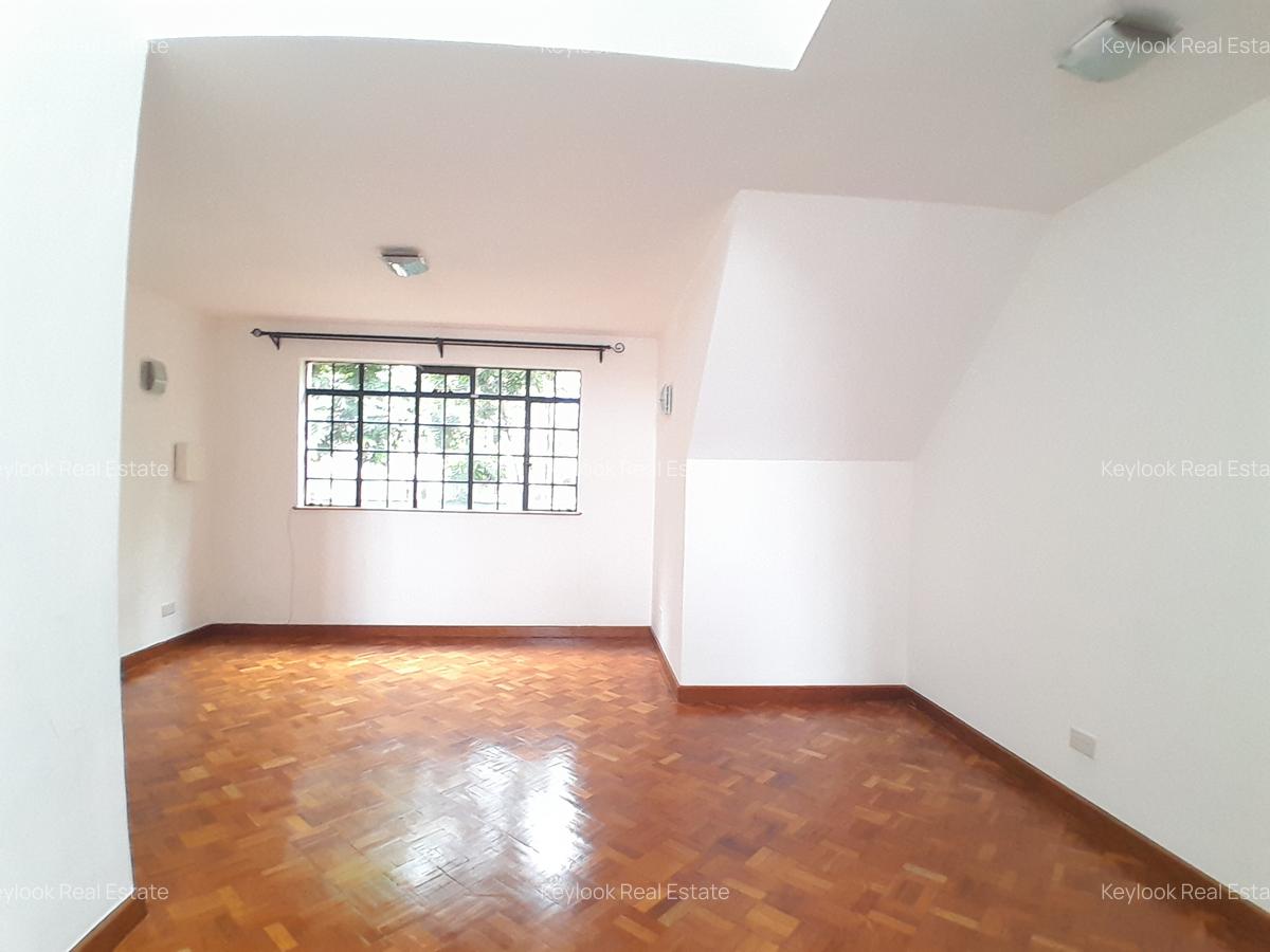 4 Bed Townhouse with En Suite at Lavington - 10