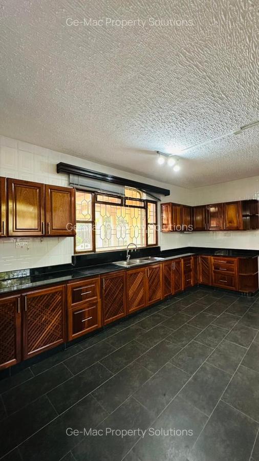 5 Bed House with En Suite in Runda - 7