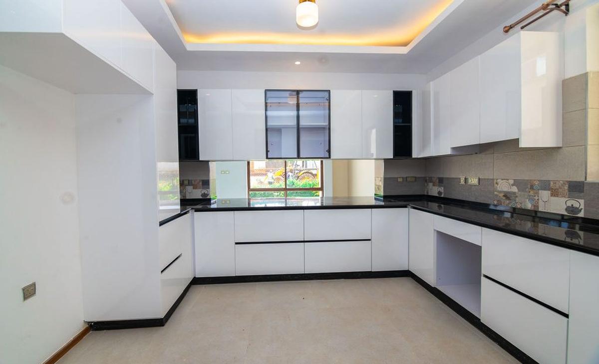 4 Bed Townhouse with En Suite in Kiambu Road - 6