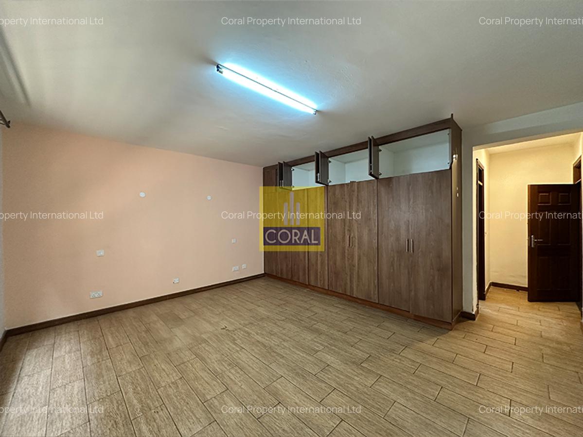 4 Bed Apartment in Parklands - 12