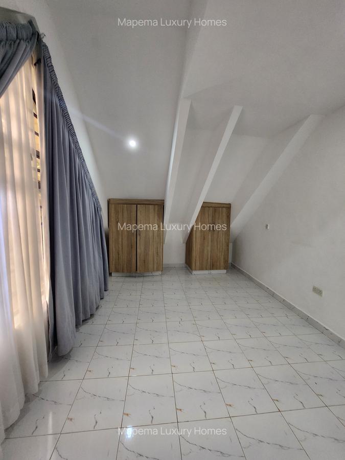 1 Bed Apartment with En Suite at Rhino Park - 4