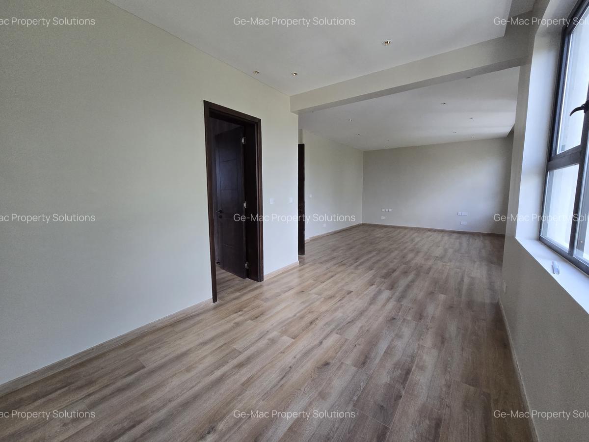 5 Bed House with En Suite in Lavington - 19