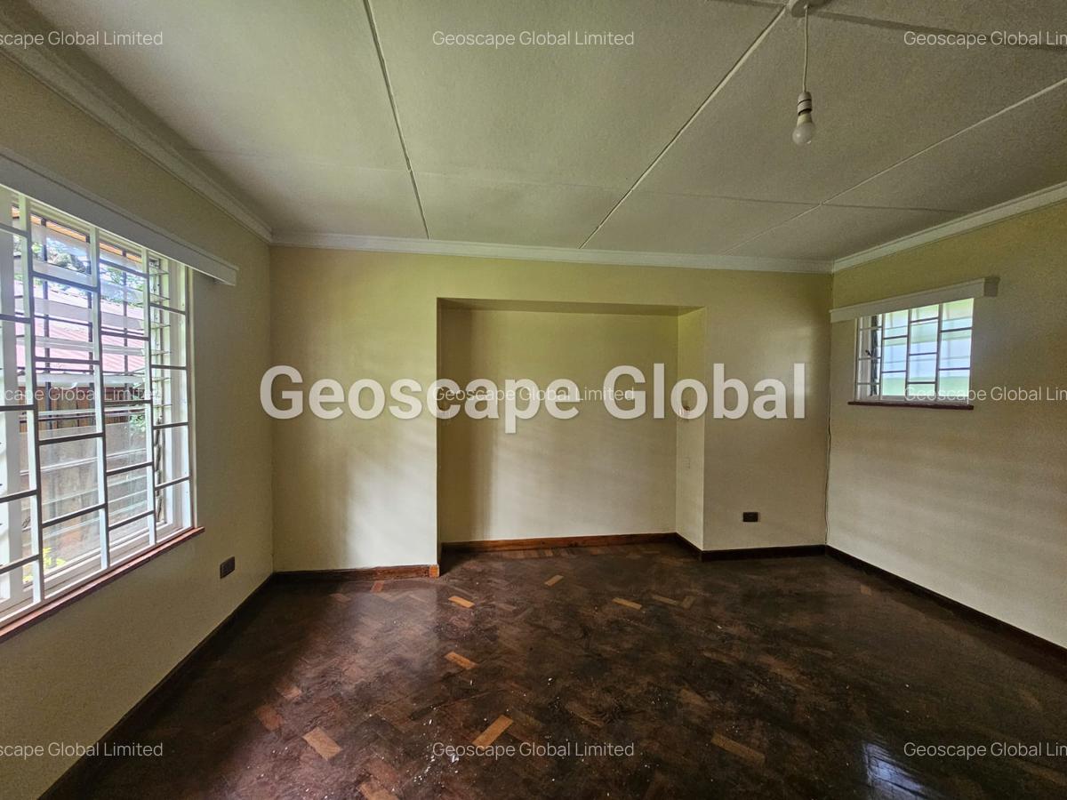 4 Bed House with En Suite in Rosslyn - 9