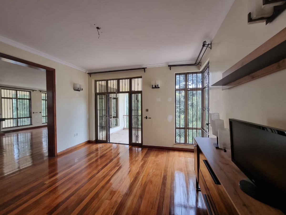 5 Bed Villa with En Suite in Kitisuru - 3