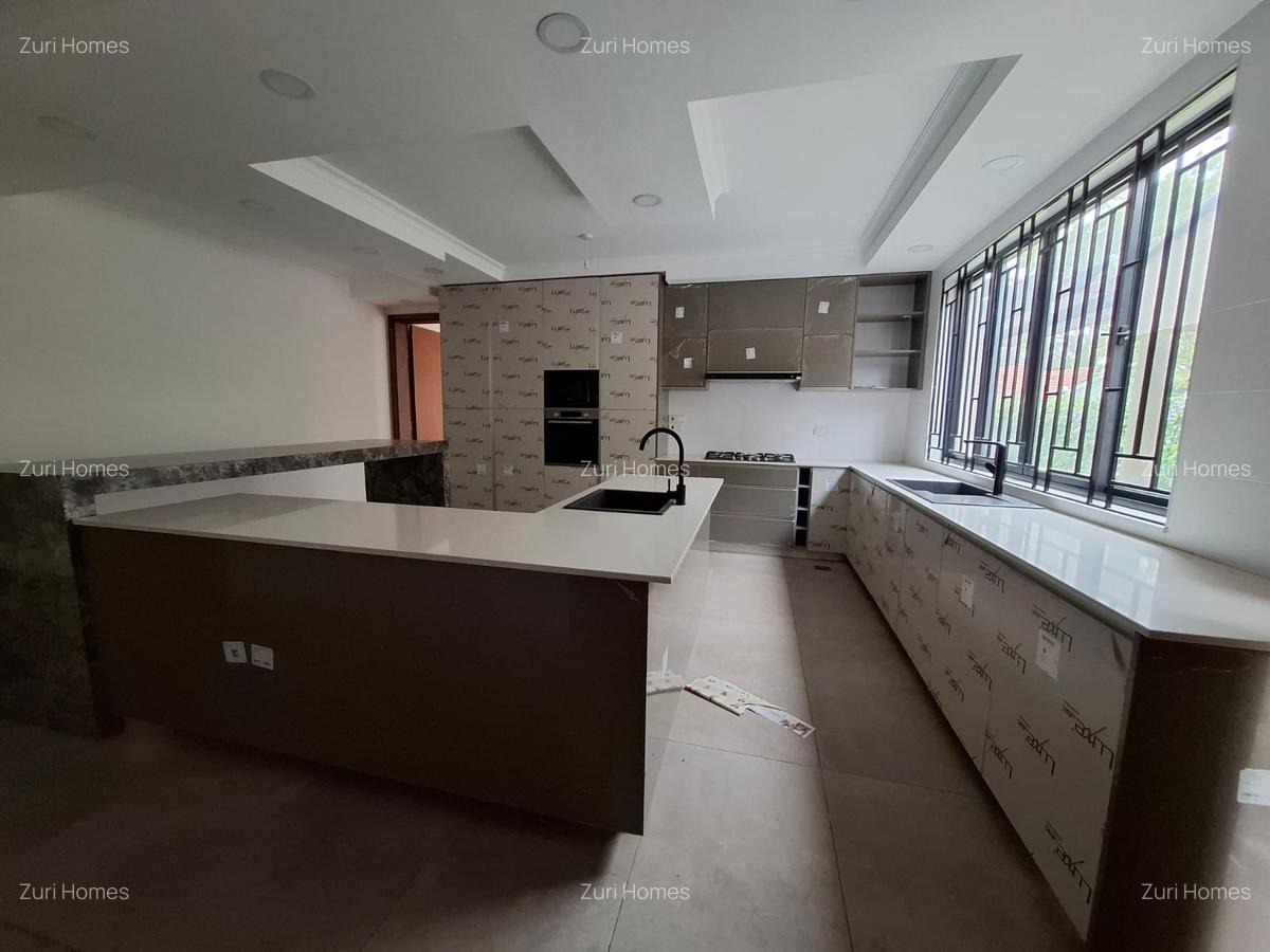 6 Bed Townhouse with En Suite in Lavington - 6