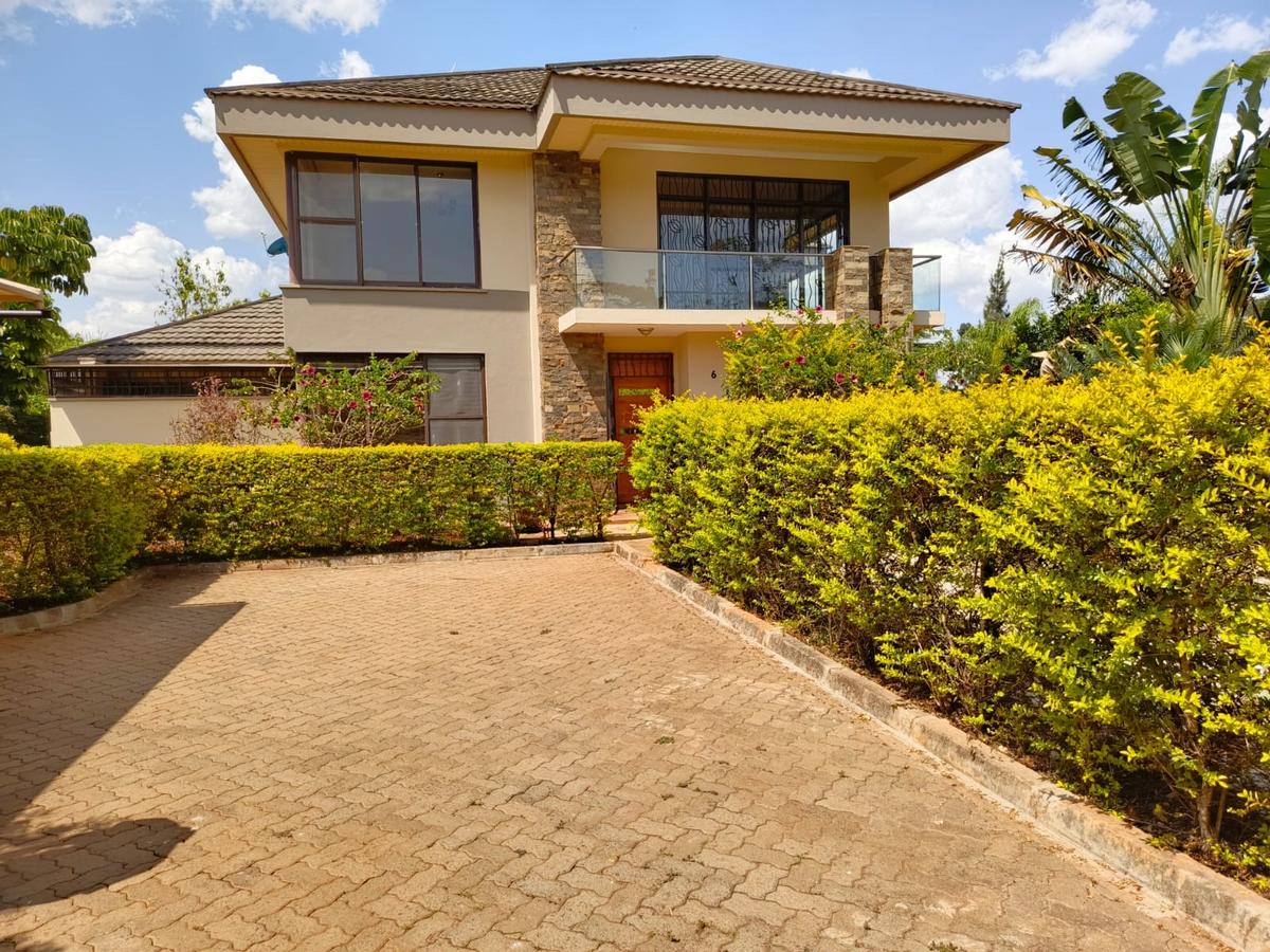 4 Bed House with En Suite in Ridgeways - 1