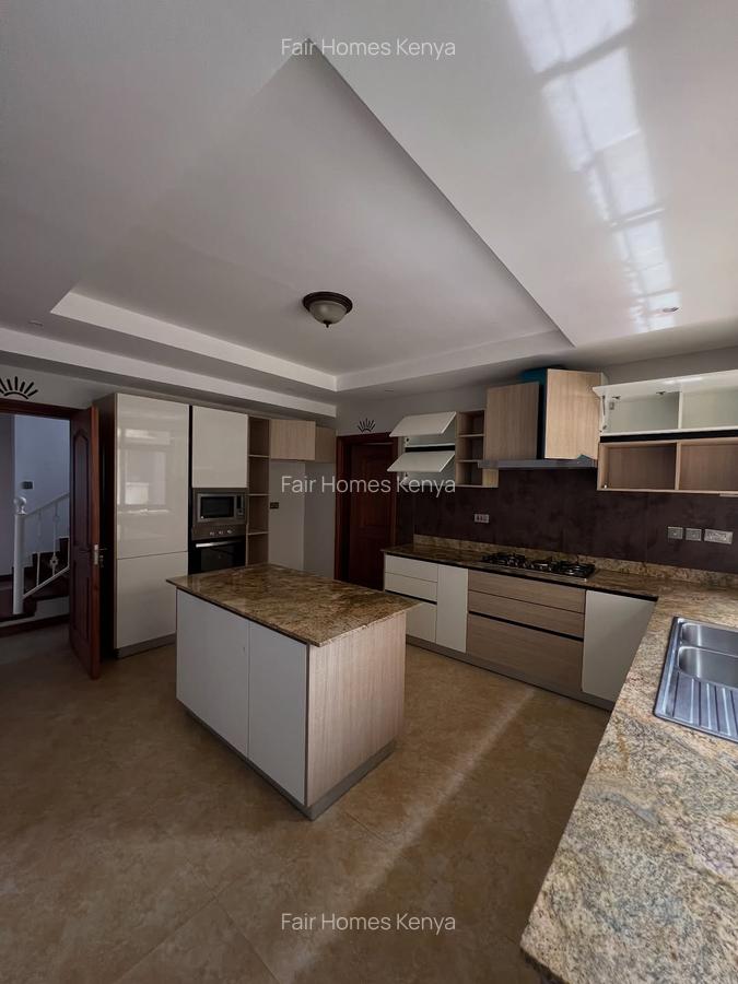 4 Bed Apartment with En Suite at Riverside Drive - 4