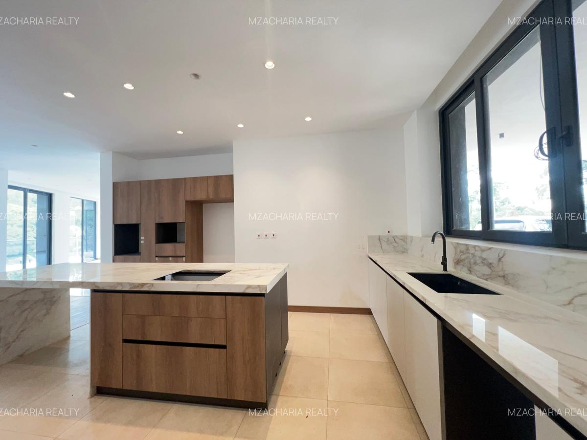 5 Bed Villa with En Suite in Nyari - 14