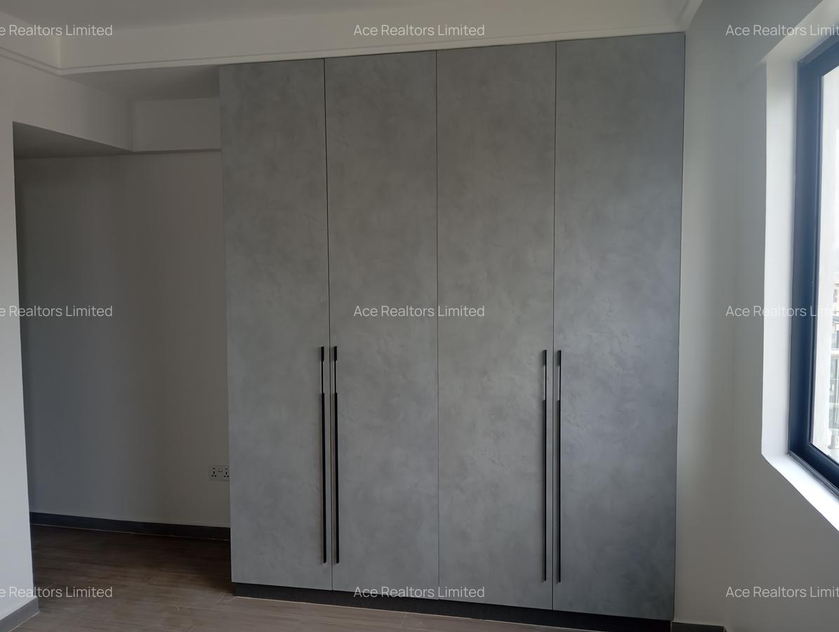 2 Bed Apartment with En Suite at Riverside - 6